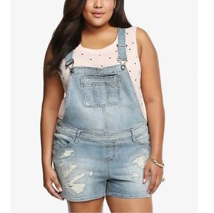 TORRID PREMIUM OVERALL SHORTS